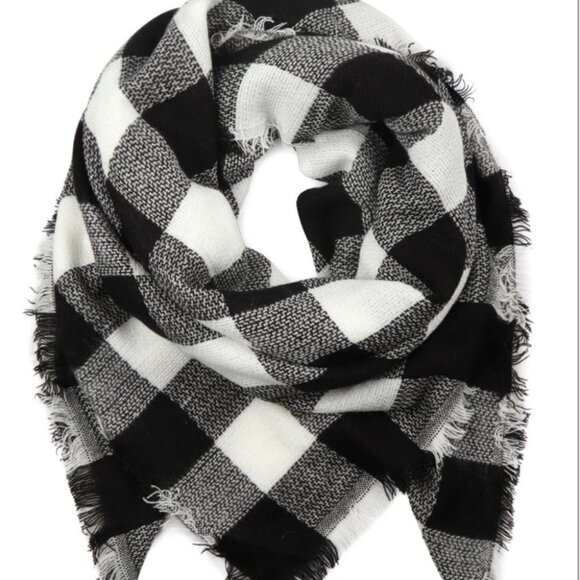 Checker White / Black Blanket Scarf - Picture 4 of 4